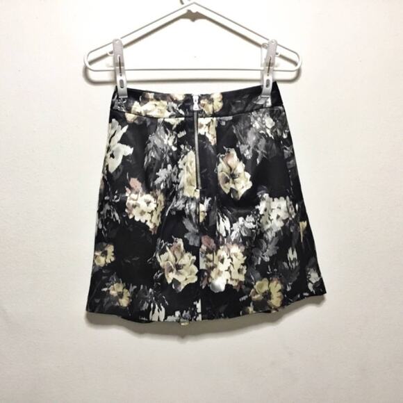 New! River Island Floral Knee Length Skirt with Pockets - Picture 4 of 8